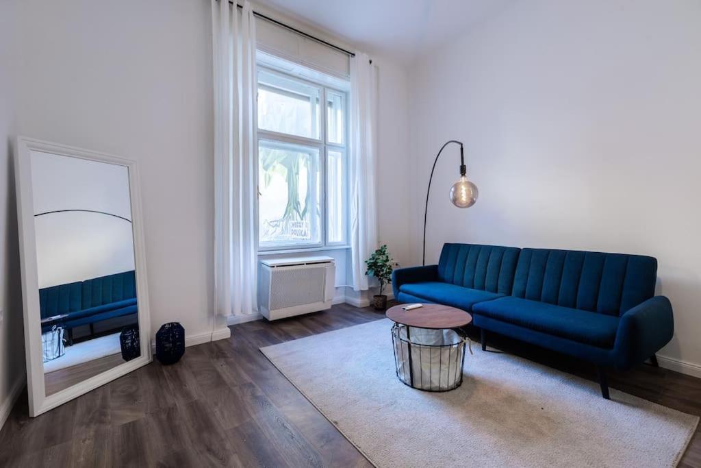 Stylish Central Apartment Budapest Exterior photo