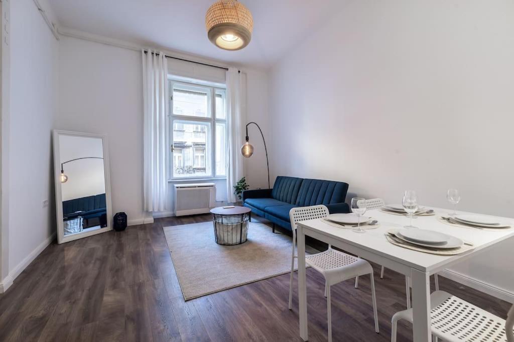 Stylish Central Apartment Budapest Exterior photo